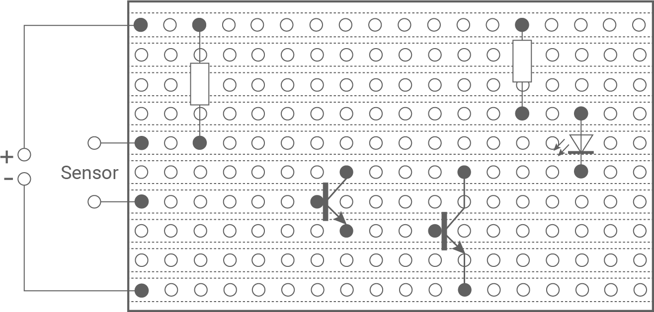 Brotboard mit Sensor, zwei Transistoren, Widerständen und LED, Verbindungen zu Plus/Minus