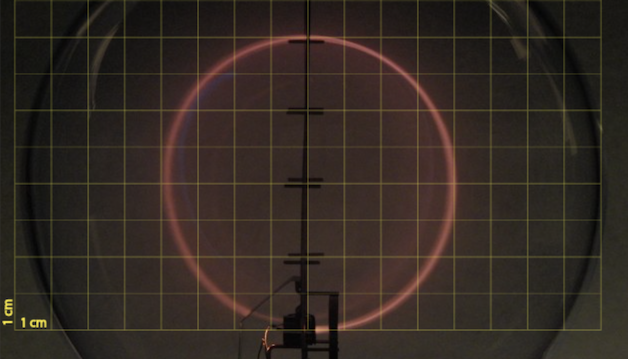 hessen physik abi lk 2023 vorschlag b1 material 2 fadenstrahlrohr mit kreisbahn der elektronen