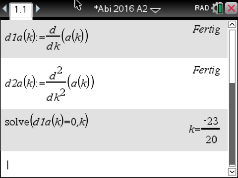 Mathematische Gleichungen und Berechnungen auf einem Bildschirm, einschließlich Ableitungen und Lösungen.